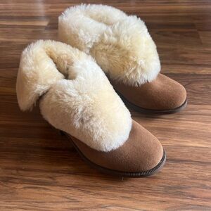 Like New UGG Tan and Cream Winter Boots with Sheepskin Collar